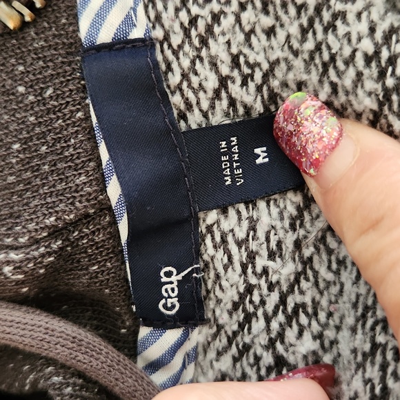 GAP - Picture 3 of 4
